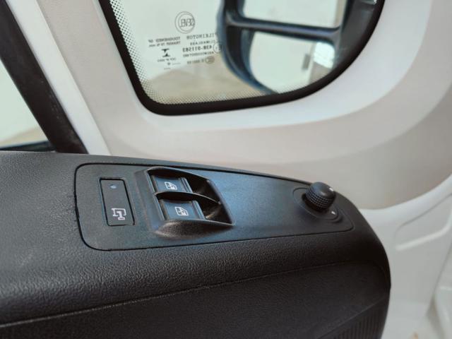 PEUGEOT Boxer usata, con MP3