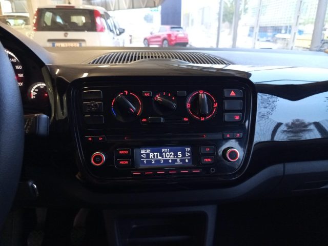 VOLKSWAGEN up! usata 14