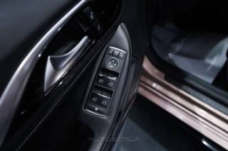 INFINITI Q30 usata, con Climatizzatore