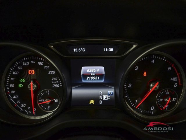 MERCEDES-BENZ GLA 180 usata 12