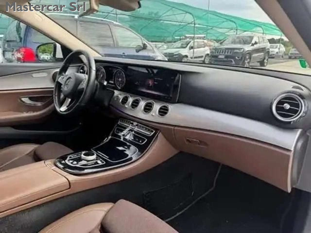 MERCEDES-BENZ E 220 usata, con Controllo trazione