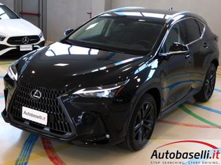 LEXUS NX 300h usata, con Sensori di parcheggio anteriori