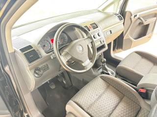 VOLKSWAGEN Touran usata, con Servosterzo