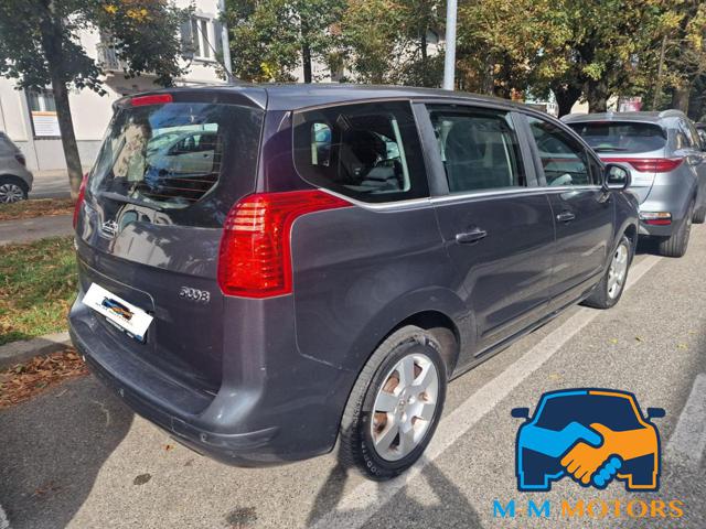 PEUGEOT 5008 usata, con Airbag