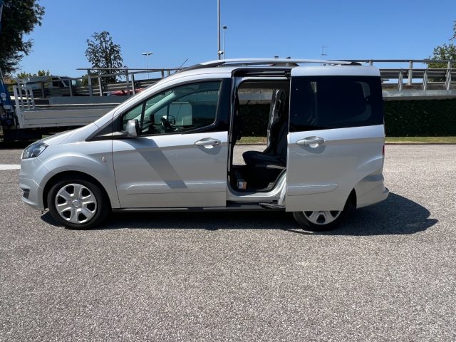 FORD Tourneo Courier usata, con Isofix