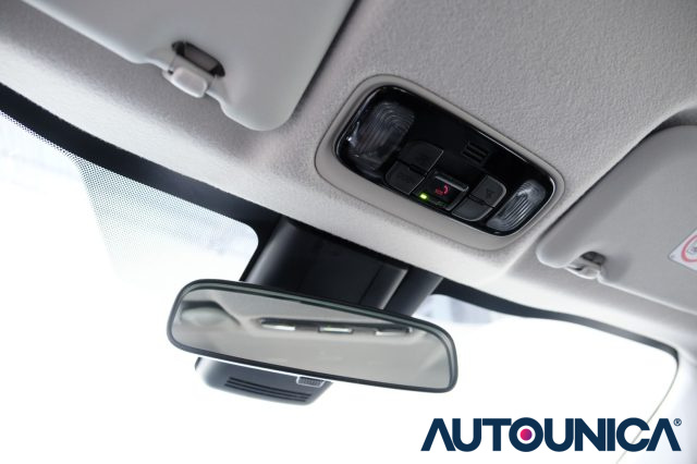 TOYOTA Yaris usata, con Luci diurne