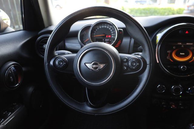 MINI One usata, con Luci diurne LED