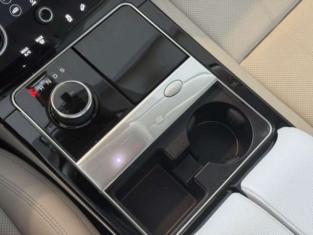 LAND ROVER Range Rover Velar usata, con Sensori di parcheggio posteriori