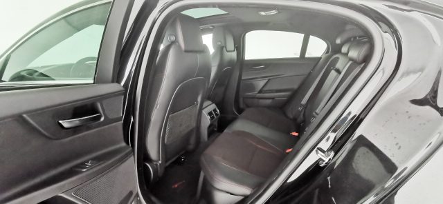 JAGUAR XE usata, con Bluetooth