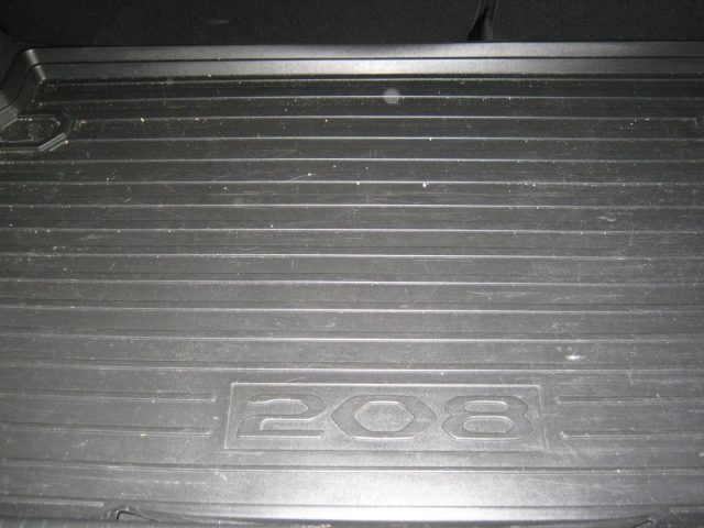 PEUGEOT 208 usata, con Fari LED