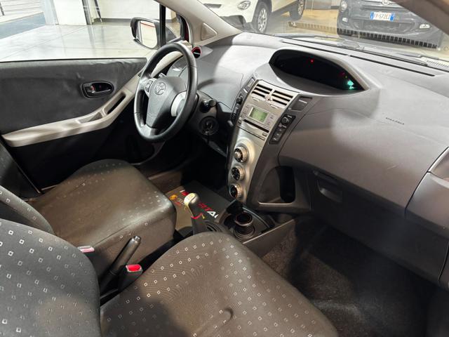 TOYOTA Yaris usata, con USB