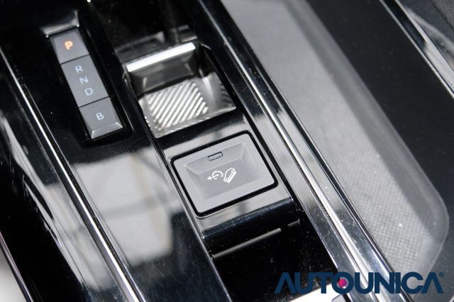 PEUGEOT 3008 usata, con Autoradio digitale