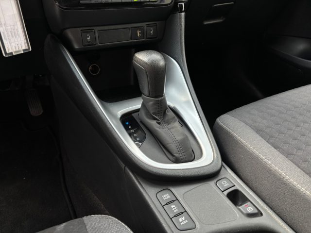 TOYOTA Yaris usata, con Touch screen