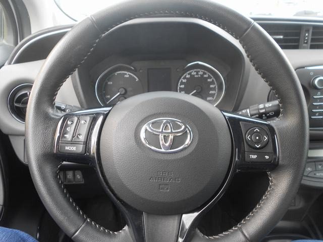 TOYOTA Yaris usata, con Controllo automatico clima