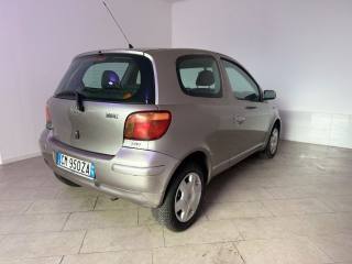 TOYOTA Yaris usata 16