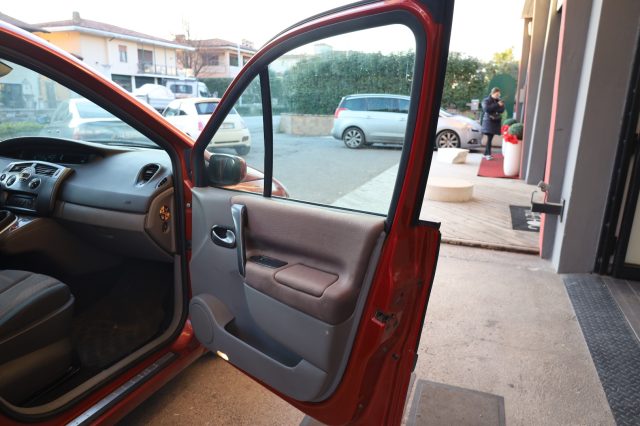 RENAULT Scenic usata 65