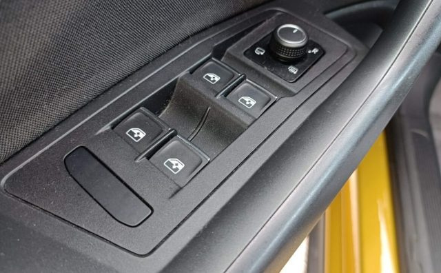 VOLKSWAGEN T-Roc usata, con Autoradio digitale