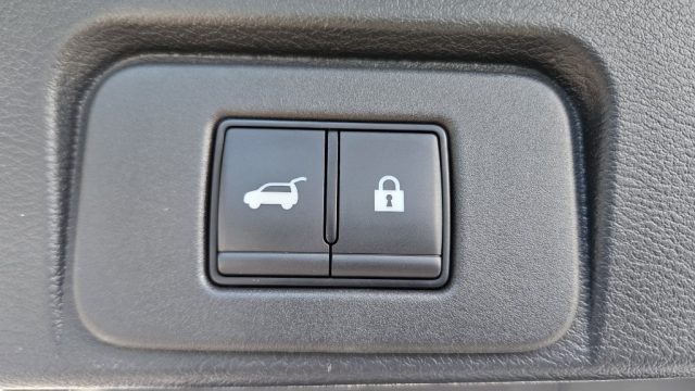 NISSAN X-Trail usata, con USB