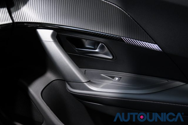 PEUGEOT 2008 usata, con Sensori di parcheggio anteriori