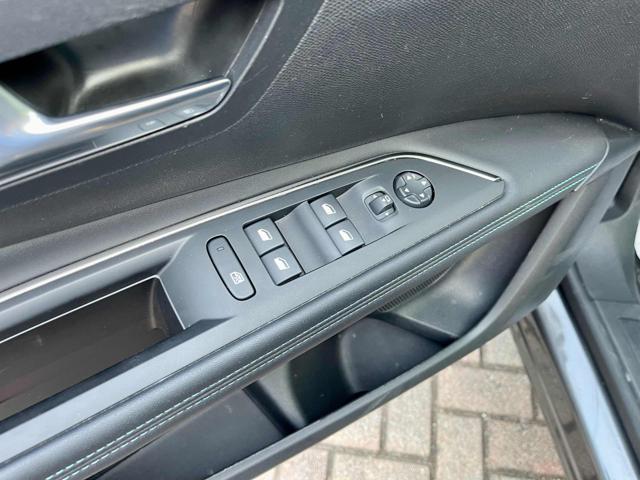 PEUGEOT 3008 usata, con Autoradio digitale