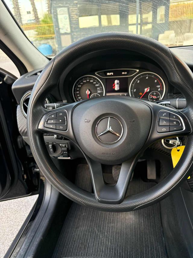 MERCEDES-BENZ GLA 200 usata, con Specchietti laterali elettrici