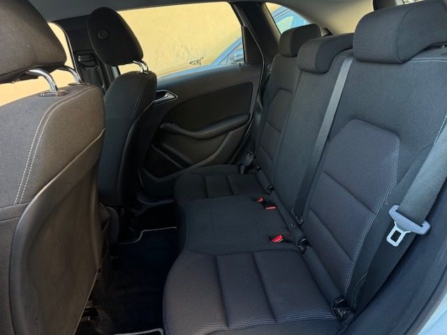 MERCEDES-BENZ B 180 usata, con Controllo automatico clima