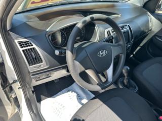 HYUNDAI i20 usata, con Park Distance Control