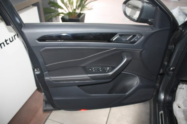VOLKSWAGEN T-Roc usata, con Controllo trazione
