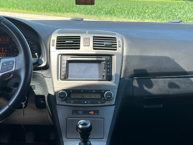 TOYOTA Avensis usata, con Controllo trazione