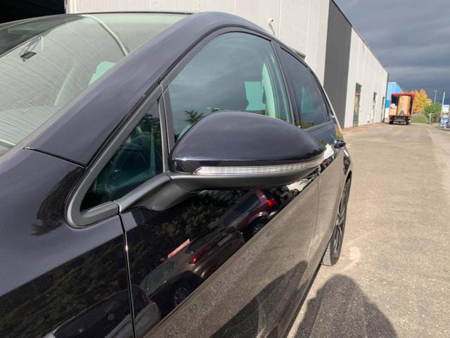 VOLKSWAGEN Golf usata, con Sensori di parcheggio anteriori