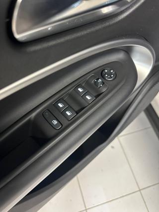 JEEP Avenger usata, con Alzacristalli elettrici