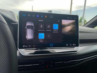 VOLKSWAGEN Golf usata, con USB