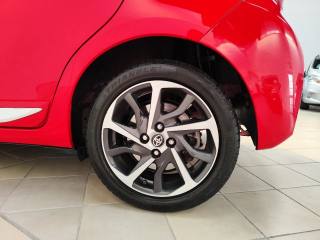 TOYOTA Yaris usata 11