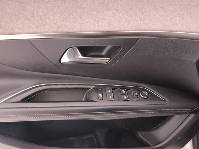PEUGEOT 3008 usata, con Volante in pelle
