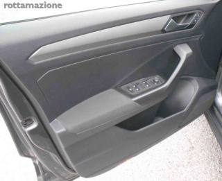 VOLKSWAGEN T-Roc usata, con Park Distance Control