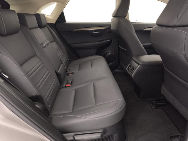 LEXUS NX 300h usata, con Volante multifunzione