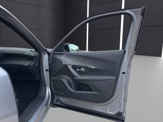 PEUGEOT 2008 usata, con Sensori di parcheggio posteriori