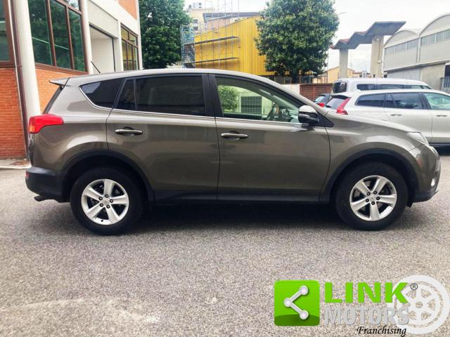 TOYOTA RAV 4 MY23 usata, con Airbag laterali