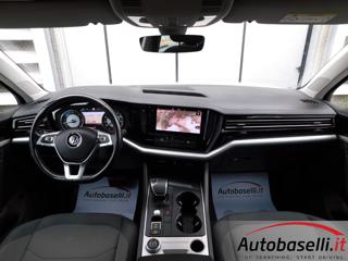 VOLKSWAGEN Touareg usata, con Luci diurne
