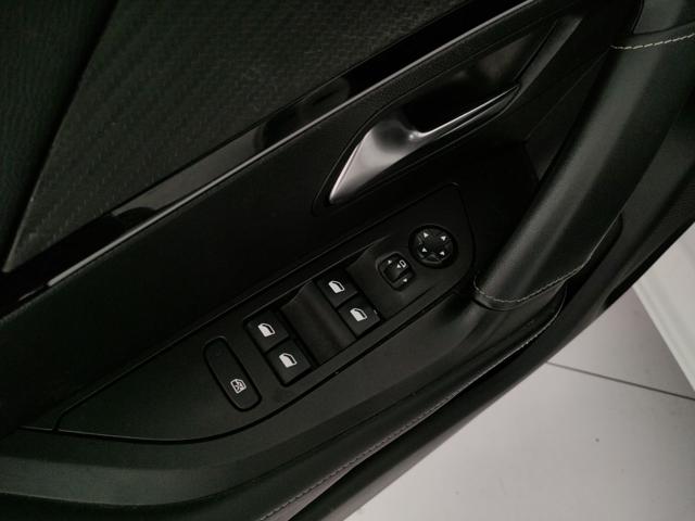 PEUGEOT 2008 usata, con Volante in pelle
