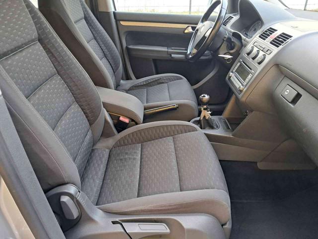 VOLKSWAGEN Touran usata, con Sedile posteriore sdoppiato