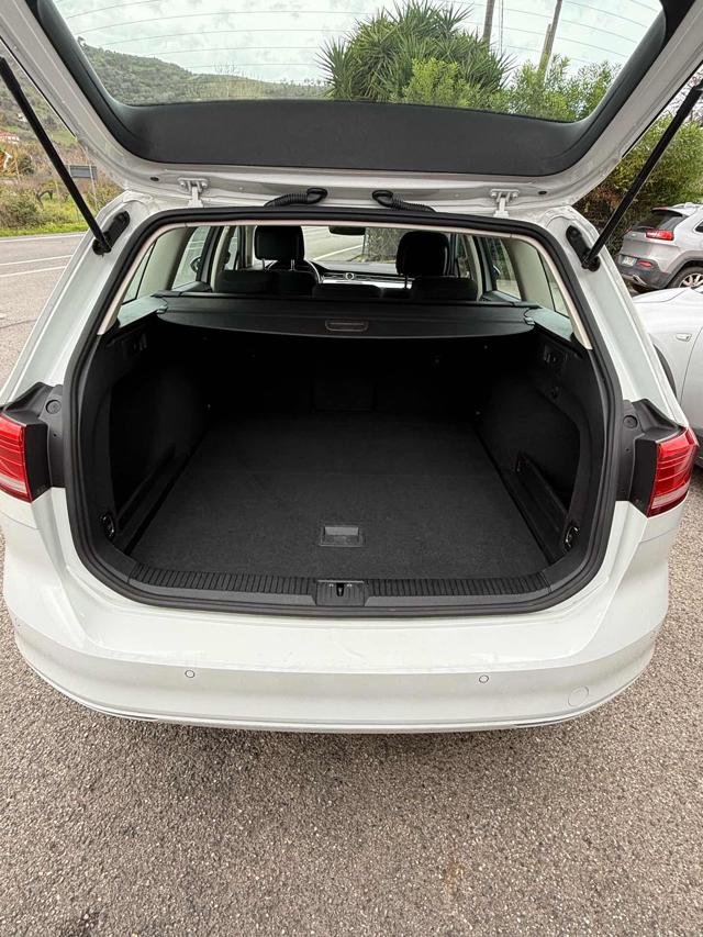 VOLKSWAGEN Passat Variant usata, con Airbag