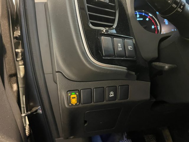 MITSUBISHI Outlander usata, con Climatizzatore