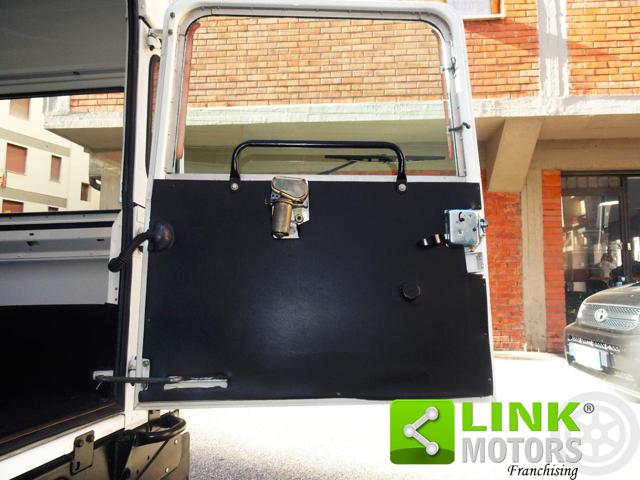 LAND ROVER Defender usata 16