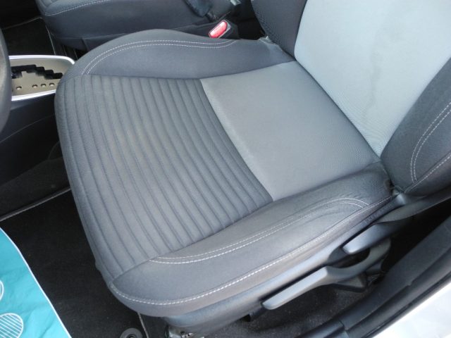 TOYOTA Yaris usata 41