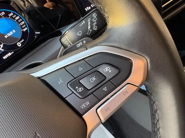 VOLKSWAGEN Golf usata, con Touch screen