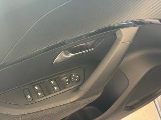 PEUGEOT 2008 usata, con Sensori di parcheggio posteriori