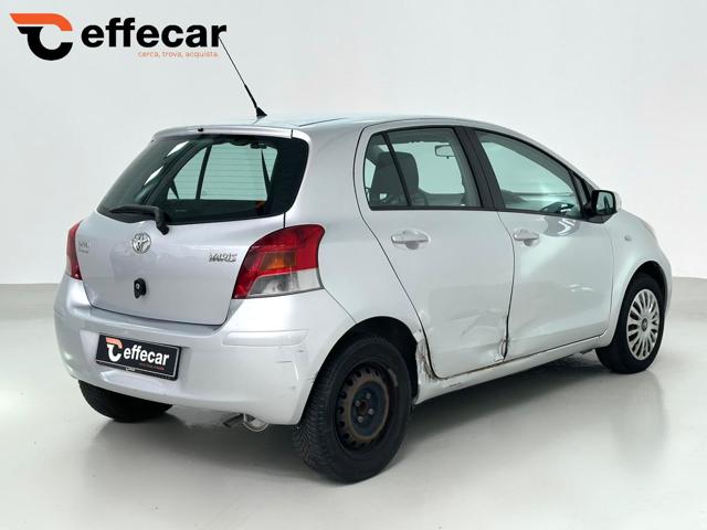 TOYOTA Yaris usata, con Autoradio