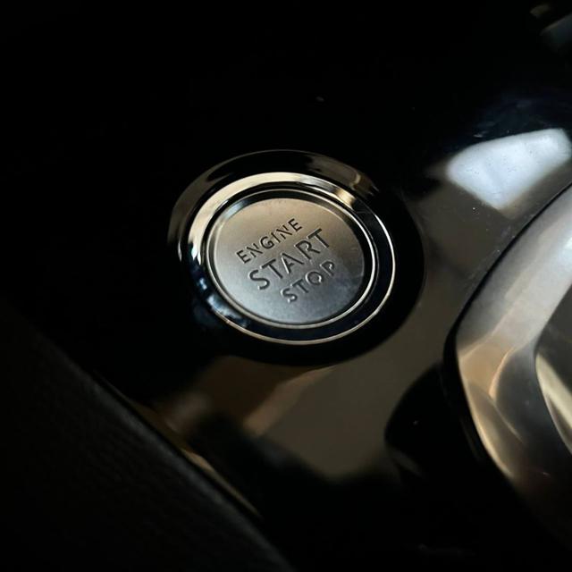 PEUGEOT 3008 usata, con Leve al volante