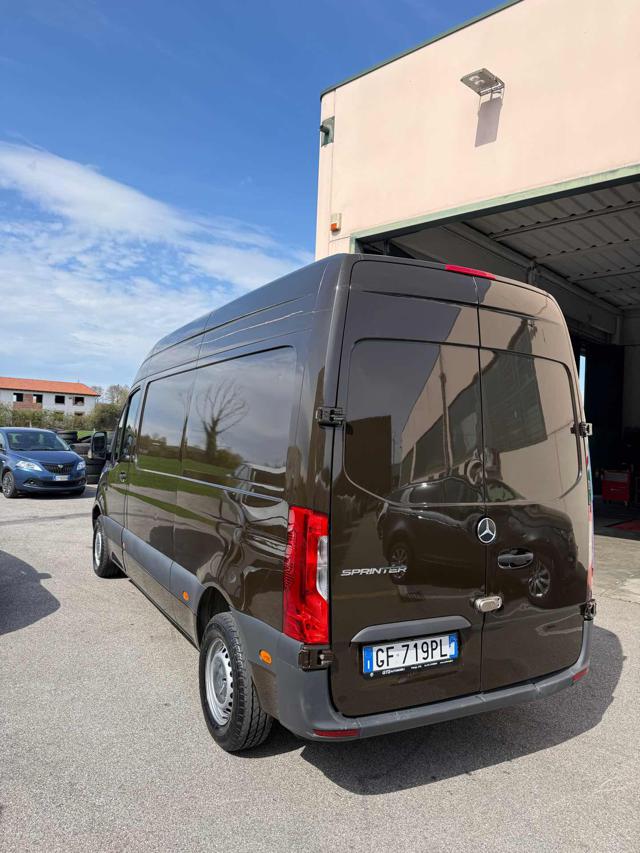 MERCEDES-BENZ Sprinter usata, con Touch screen